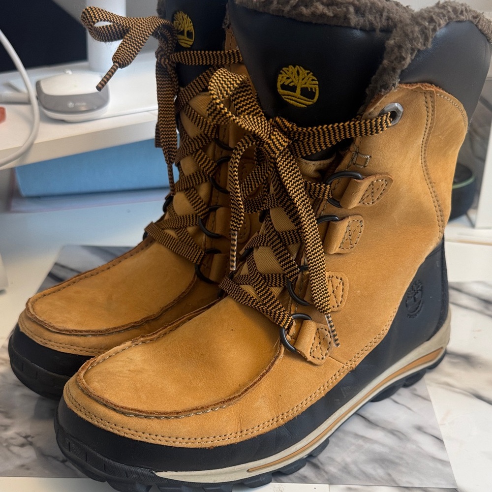 Timberland Tan and Black Leather Winter Lace-Up Boots